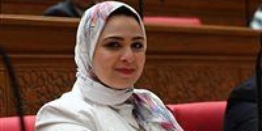 بعد جدل تصريحات أمين الأطباء حول أسعار الكشف.. نائبة بالبرلمان لـ"تحيا مصر": حق المواطن في الرعاية الصحية أولوية -  أقرأ 24
