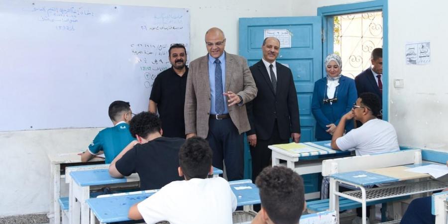 محافظ الإسكندرية يتفقد لجان امتحانات الشهادة الإعدادية .. ويؤكد توفير بيئة آمنة ومنظمة للطلاب -  أقرأ 24