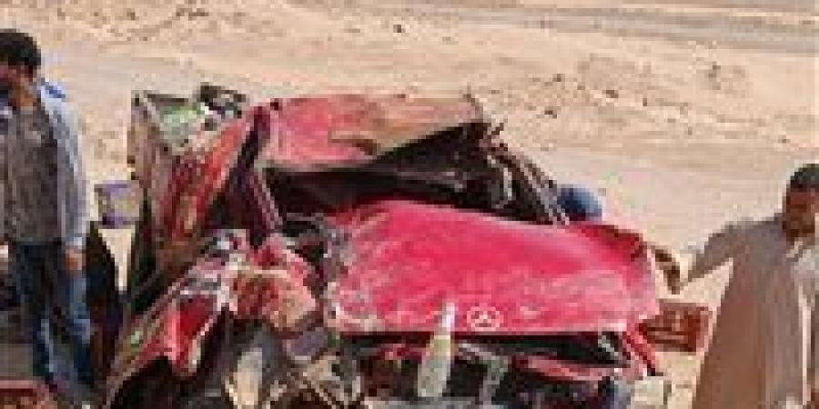 وفاة شخص وإصابة 3 في انقلاب سيارة ربع نقل بالواحات -  أقرأ 24