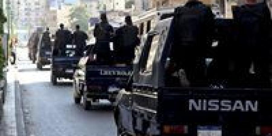 ضغطة كلاكس تحولت إلى معركة.. عامل يعتدي على سائق في البحيرة -  أقرأ 24