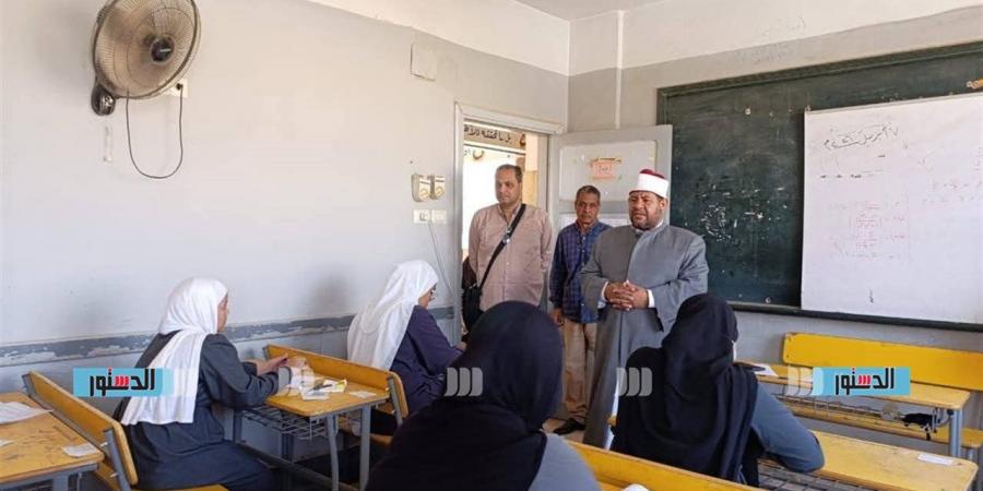 رئيس المنطقة الأزهرية يتفقد امتحانات الشهادة الثانوية بلجنة فتيات أسوان - أقرأ 24