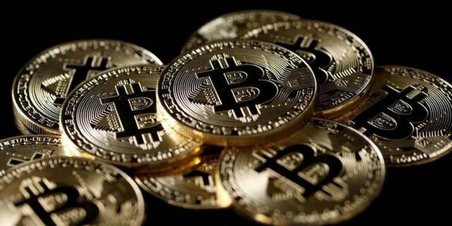 البيتكوين يرتد فوق 63 ألف دولار وسط ضغوط التدفقات الخارجة - أقرأ 24