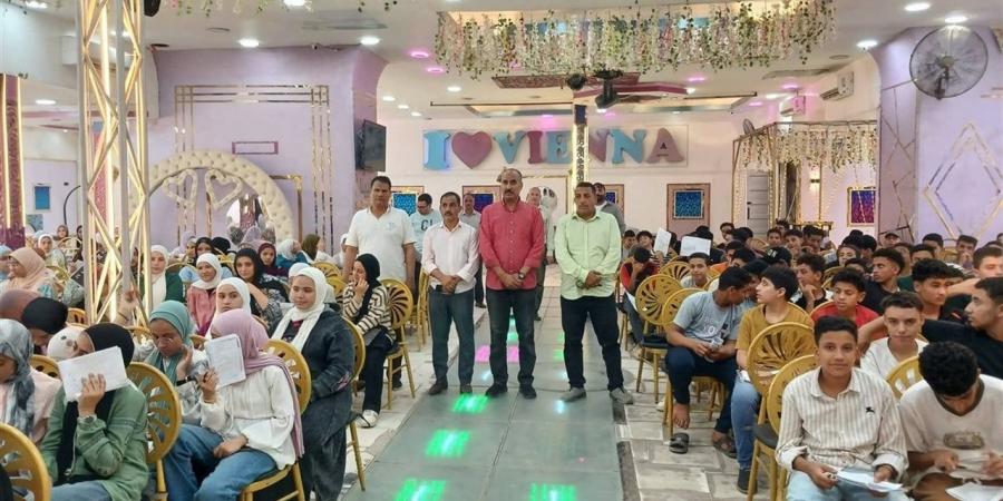 وكيل تعليم بني سويف يتابع قاعات المراجعات النهائية ويشيد بالتفاعل بين الطلاب والمعلمين - أقرأ 24