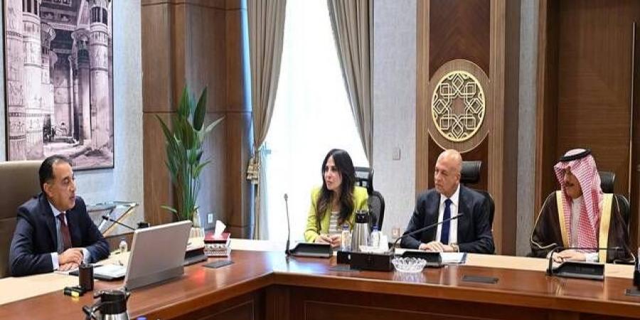 مدبولي يبحث مع "أكوا باور" تنفيذ مشروعات تحلية مياه في مصر - أقرأ 24