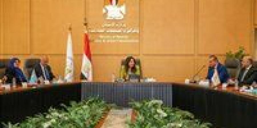 وزيرة الإسكان تتابع موقف مشروعات مياه الشرب والصرف الصحي بمحافظة القليوبية ومدينة العبور -  أقرأ 24