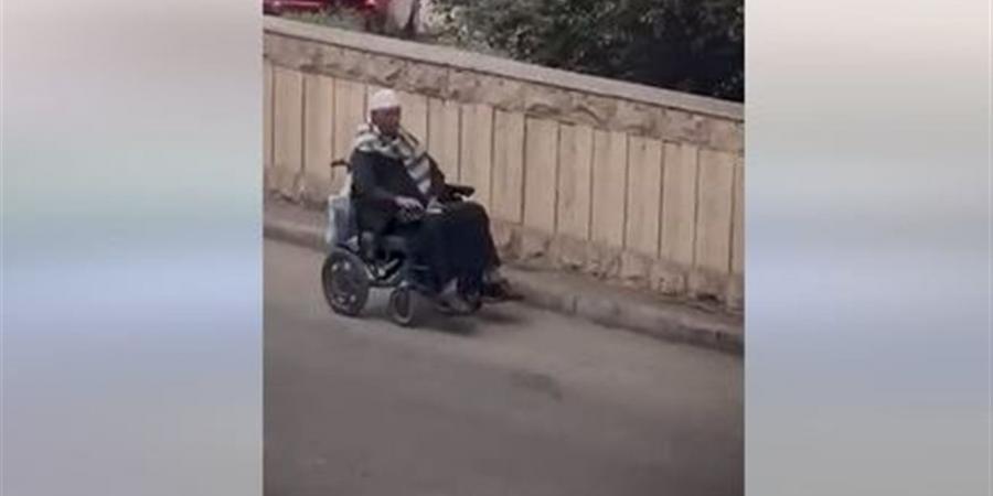 كشف ملابسات فيديو متداول لمسنة تسير بمركبتها عكس الاتجاه في المعادي - أقرأ 24