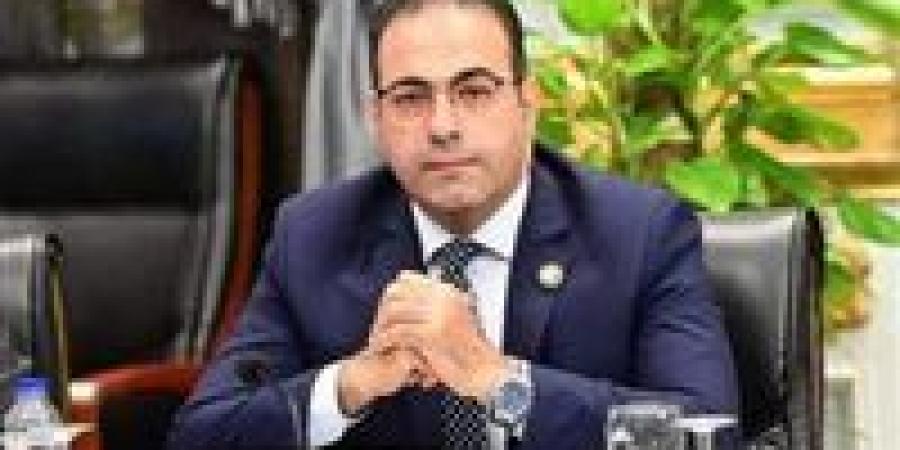 الدكتور محمود حسين يهنئ النادي المصري بفوزه بكأس الرابطة المصرية -  أقرأ 24
