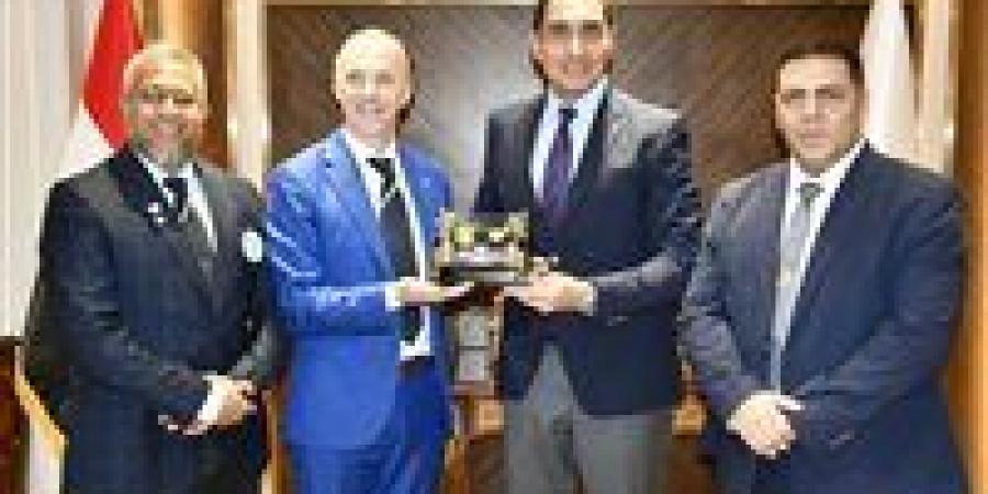 وزير الرياضة ورئيس الاتحاد الدولي للكيك بوكسينج يبحثان ألعاب إفريقيا 2027 -  أقرأ 24