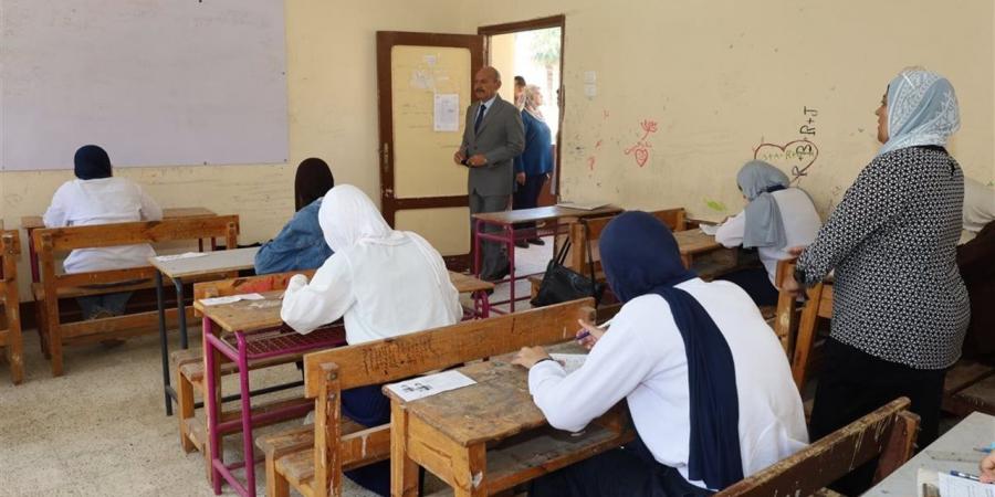 8175 طالبًا وطالبة يؤدون امتحانات الدبلومات الفنية في 29 مدرسة بالسويس - أقرأ 24