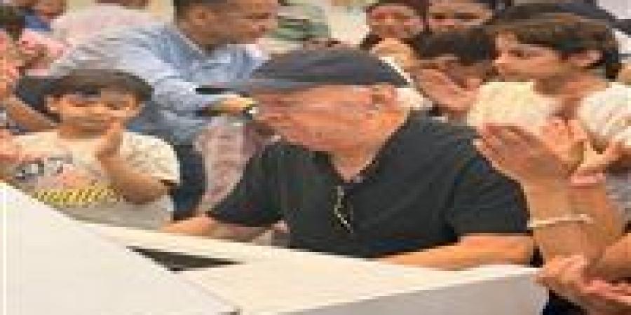 من أجمل اللحظات.. عمر خيرت يزور مستشفى الناس لعلاج الأطفال -  أقرأ 24