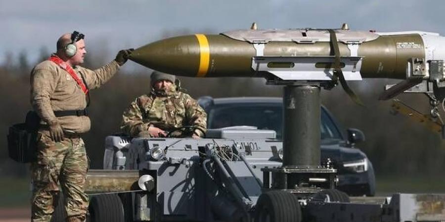 طهران تستهدف مواقع أمريكية بالخليج ردًا على ضربات واشنطن - أقرأ 24