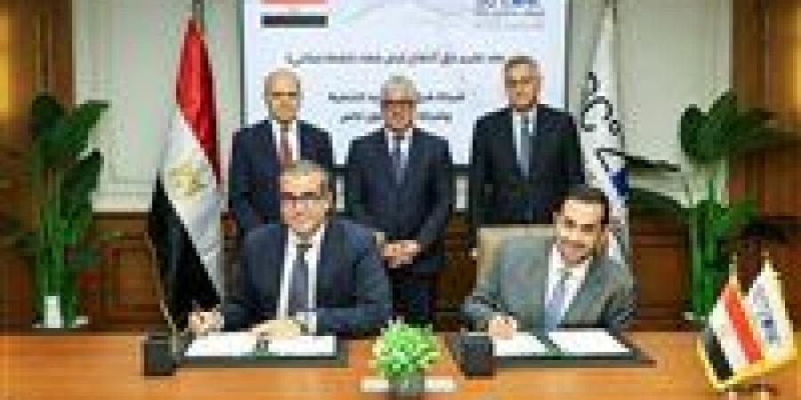 باستثمارات 2 مليون دولار.. رئيس اقتصادية قناة السويس يشهد توقيع مشروع شركة «ستيل كون» للصناعات الإنشائية -  أقرأ 24