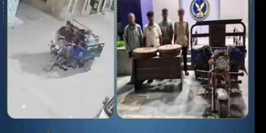 ضبط 3 أشخاص يستقلون مركبة "تروسيكل" بسرقة غطاء بالوعة صرف صحى بالجيزة - أقرأ 24