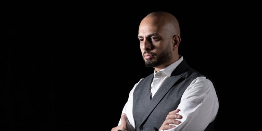 سبب ظهور "البقشيش" وفرض الإتاوات مقابل الحماية.. أحمد مراد يوضح - أقرأ 24