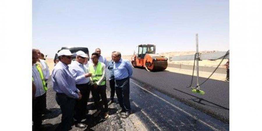 وزير النقل: طريق الصعيد الصحراوي الغربي سيكون محوراً حراً للمساهمة في تسهيل حركة التجارة بين مصر والدول الأفريقية