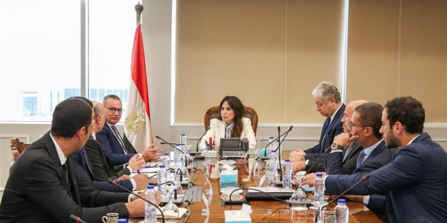 وزيرة الإسكان تتابع موقف التسليمات بمنطقة الأعمال المركزية بالعاصمة الجديدة - أقرأ 24