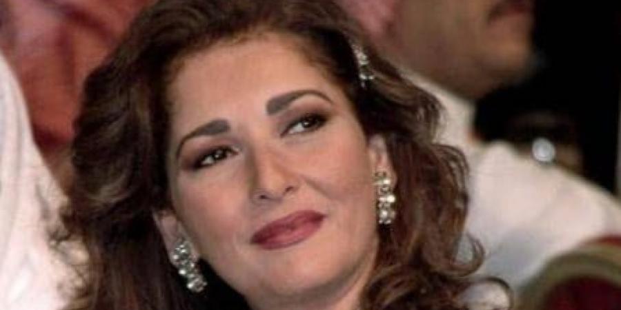 آثار الحكيم: لم أفكر في ارتداء الحجاب وأرى مقعدي في الجنة -  أقرأ 24