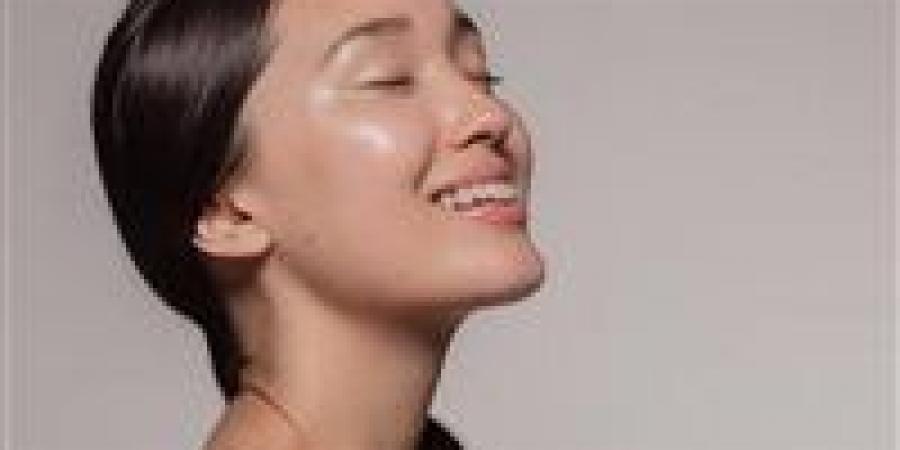 خبراء يكشفون..سر البشرة الزجاجية والشعر اللامع في 9 أطعمة وعادات -  أقرأ 24