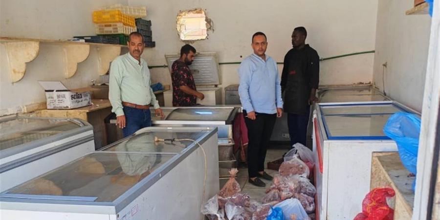 ضبط مخالفات بالمخابز والأسواق والتحفظ على 465 كجم لحوم وفراخ مجهولة المصدر بمطروح - أقرأ 24
