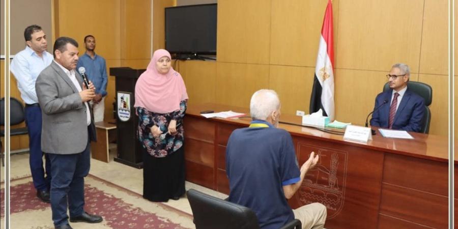 محافظ بني سويف يستمع لمشكلات ومطالب واحتياجات المواطنين - أقرأ 24