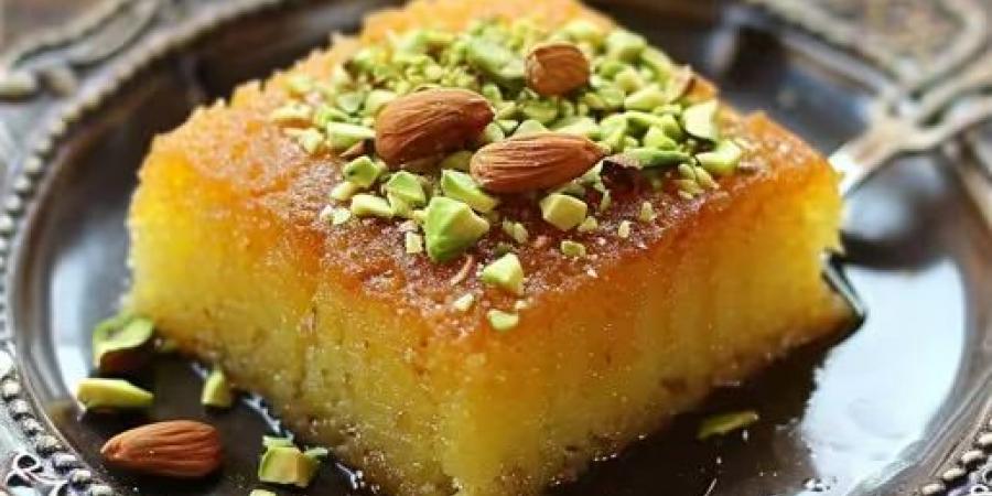 طريقة عمل بسبوسة بالقشطة في خطوات منجزة - أقرأ 24