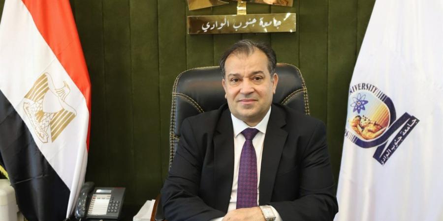 رئيس جامعة قنا يعلن الفائزين بجوائز الجامعة التشجيعية لعام 2025 - أقرأ 24