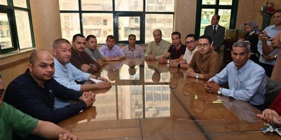 محافظ الغربية يتفقد ديوان عام مديرية التموين ويجتمع بالمفتشين - أقرأ 24