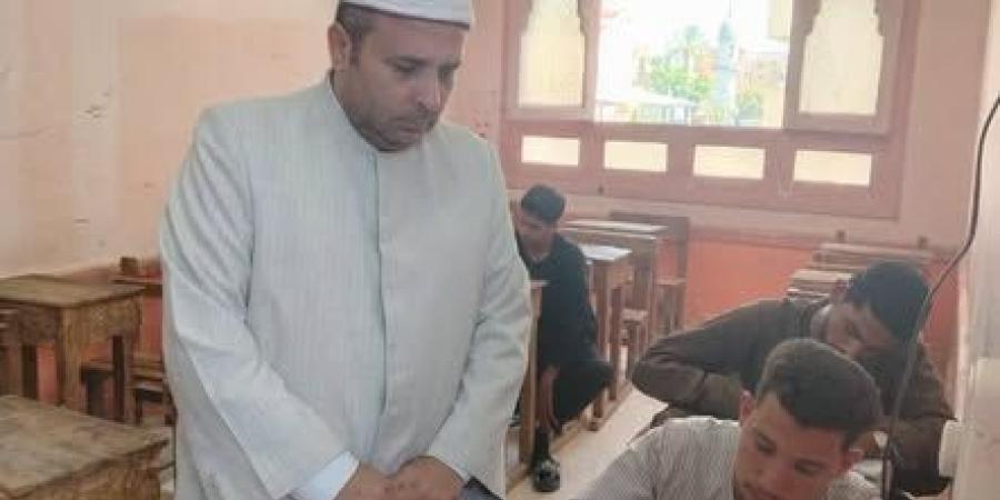 قيادات المنطقة الأزهرية بالمنيا تراقب سير امتحان التاريخ - أقرأ 24
