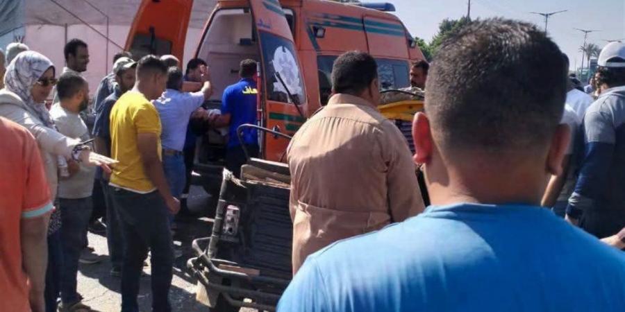 مصرع أم ونجليها وإصابة طفلتين في حادث مروع بقويسنا - أقرأ 24