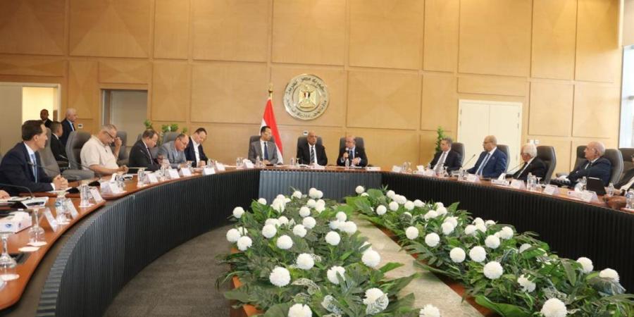 وزراء "الكهرباء"و"الاتصالات" "والاستثمار" يبحثون خطوات إعداد الاستراتيجية الوطنية لصناعة مراكز البيانات - أقرأ 24