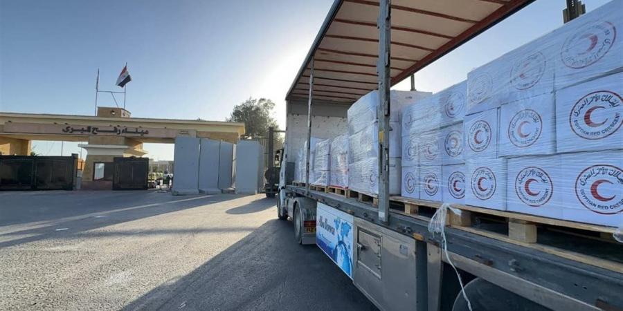 قافلة زاد العزة 216 تنقل 3000 طن مساعدات مصرية لدعم غزة - أقرأ 24