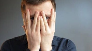 «تخلص من قيودك».. خطوات عملية للتغلب على الخجل الزائد واستعادة الثقة بالنفس