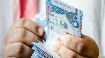 «قرار تاريخي».. السعودية تعوض المسافرين المتضررين بـ 6500 ريال