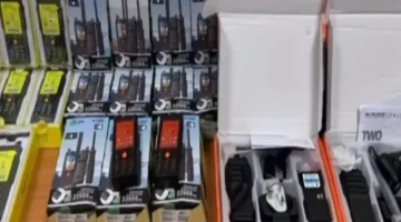 «ضربة استباقية».. جمارك عُمان تحبط تهريب 24 جهاز اتصال لاسلكي متطور إلى اليمن وتكشف الجهة المتورطة