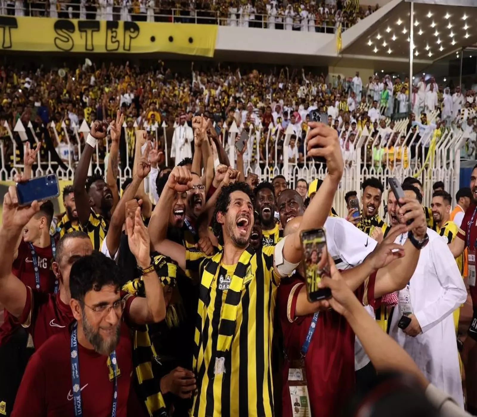 «استفزاز رسمي».. تهنئة باهتة للاتحاد تشعل غضب جماهير الأهلي بعد التتويج الآسيوي