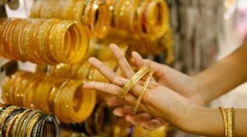 «الذهب يشتعل».. تقلبات متسارعة تهز أسعار الذهب عالميًا ومحليًا: نظرة على سعر عيار 21