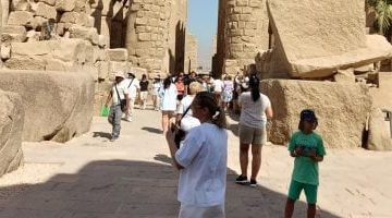 «في قلب الحضارة» العائلات الأجنبية تكتشف سحر الأقصر وتستمتع بكنوزها الأثرية والسياحية.. صور تحكي التجربة