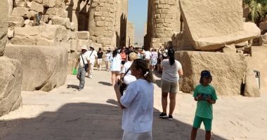 «في قلب الحضارة» العائلات الأجنبية تكتشف سحر الأقصر وتستمتع بكنوزها الأثرية والسياحية.. صور تحكي التجربة