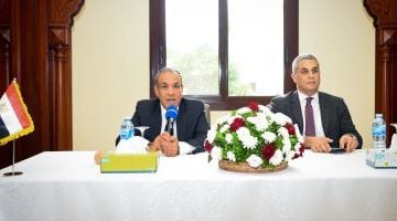 «تعزيز الروابط» وزير الخارجية يلتقي بأبناء مصر في نيجيريا ويستمع إلى مطالبهم