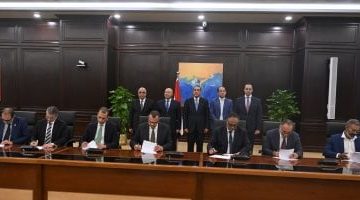 «انفراجة في منازعات الاستثمار» رئيس الوزراء يشهد توقيع عقدي تسوية ودية لإنهاء خلافات مع شركات استثمارية