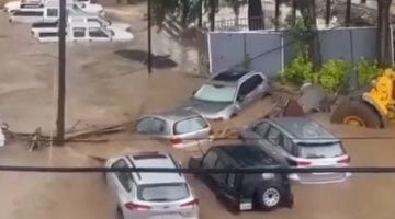 «كارثة طبيعية» فيضانات تاريخية تغرق أديس أبابا وتحول شوارعها إلى أنهار جارفة