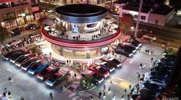 «انتقادات حادة» تلاحق إيلون ماسك بسبب مطعمه الجديد “تسلا” في أول ظهور له (فيديو وصور)