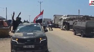 «تعبير عن الشكر» أعلام مصر ترفرف في غزة وسط هتافات تشيد بالدور المصري (فيديو)