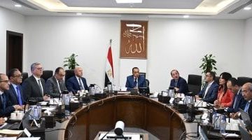 «استثمارات واعدة» رئيس الوزراء يتفقد ملفات التعاون الاقتصادي مع دول الخليج