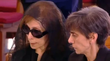 «وداعًا أيها العبقري».. مشهد مؤثر يجمع فيروز وماجدة الرومي في جنازة زياد الرحباني