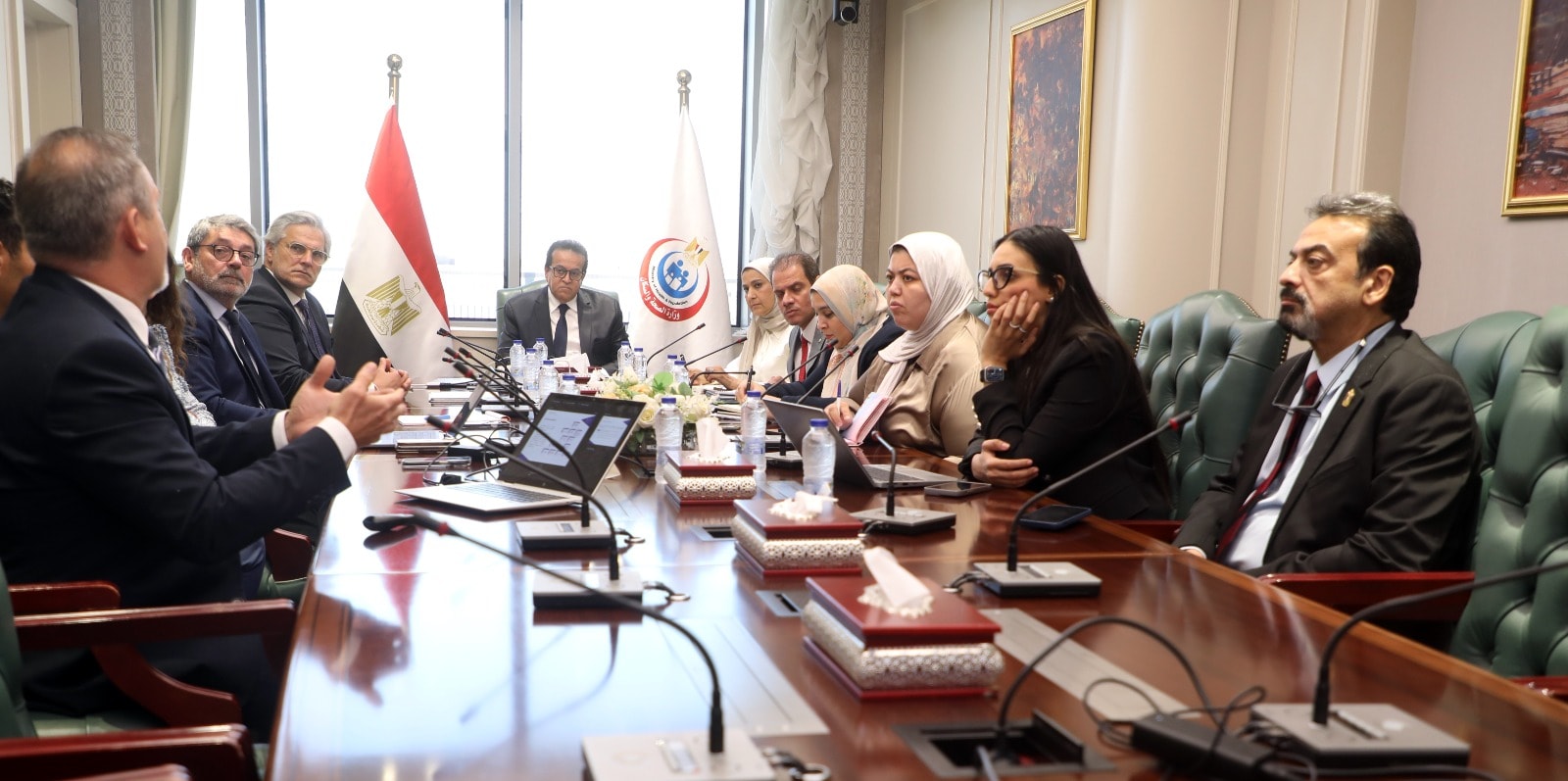 «تعزيز الأمن الصحي» وزير الصحة يناقش مع شركات سويسرية وفرنسية إمكانية تصنيع تركيبات غذائية علاجية بمصر