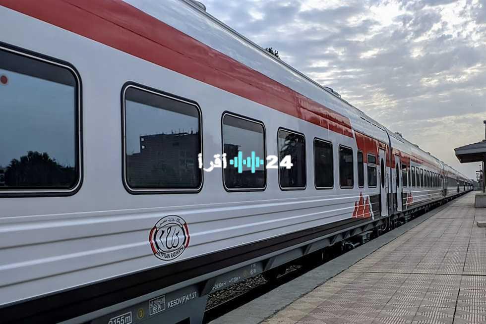 «مصر في صدمة».. قطار يرتطم بحاجز خرساني في محطة رمسيس ويخلف خسائر