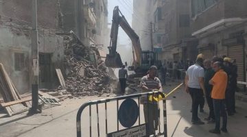 «مأساة في طنطا» انهيار مبنى سكني يطلق سباقًا مع الزمن لإنقاذ الأرواح