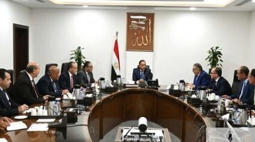 «تخفيف الأعباء المعيشية» الحكومة والقطاع الخاص يطلقان مبادرة مشتركة لخفض أسعار السلع الأساسية