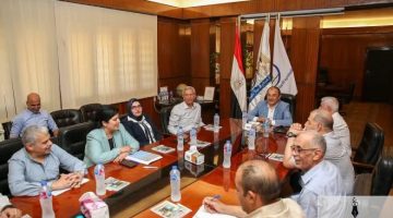 «جولة مفاجئة» وزير قطاع الأعمال يتفقد مصانع أدوية الإسكندرية